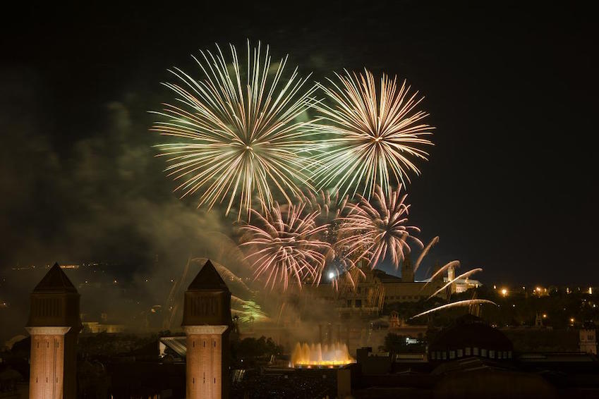 La fête de la San Juan des feux de joie dans toute l'Espagne Villanovo