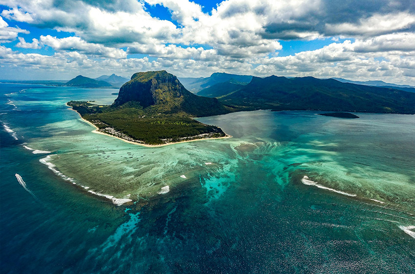 Admirez l'illusion de la cascade sous-marine à l'île Maurice