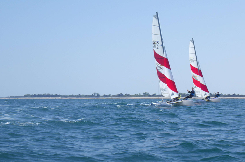 L'Île de Ré en Catamaran : Une Balade Inoubliable